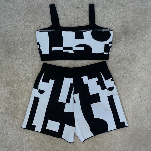 Two piece set - Picture 2 of 2